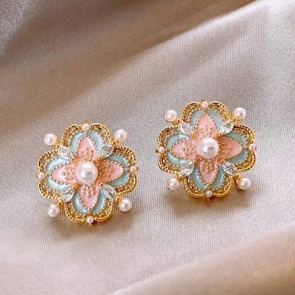 Pastel Floral Stud Earrings 🌸 Pearl Rhinestone Gold Tone Cottagecore - Picture 1 of 7